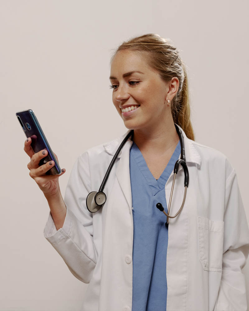 Ana, Enfermera“Recibo notificaciones de nuevos pacientes todos los días.”
