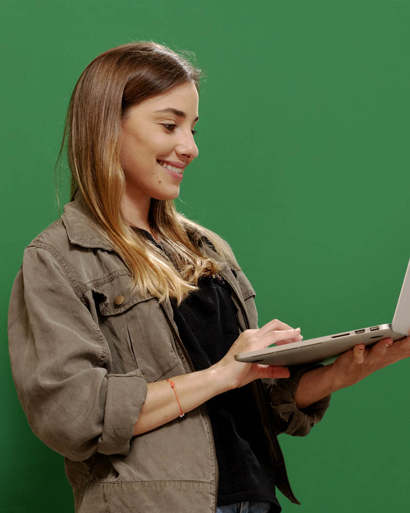 Katia, Diseñadora“Recibo mi dinero rapido y seguro.”